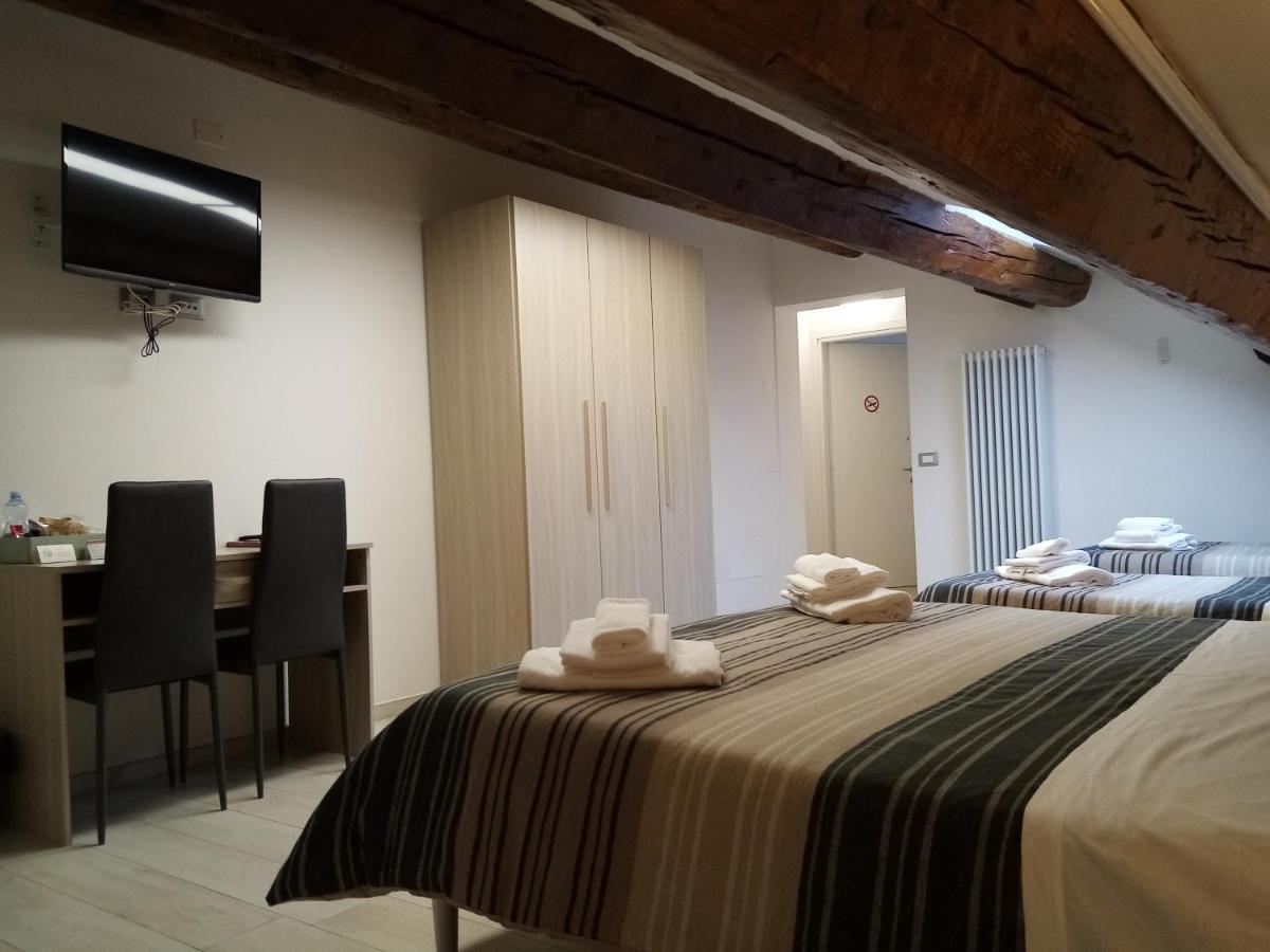 Centro Storico Suites Феррара Экстерьер фото
